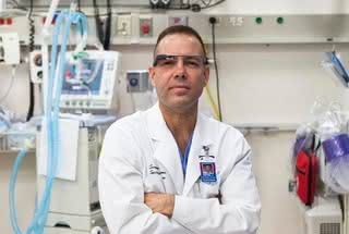 Rafael Grossmann z okularami Google Glass