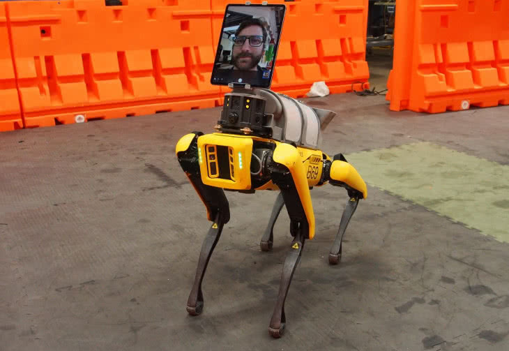 Robot-lekarz Boston Dynamics na obchodzie 