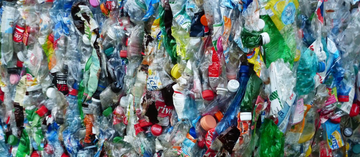 Nowy enzym zjada plastik, aż miło